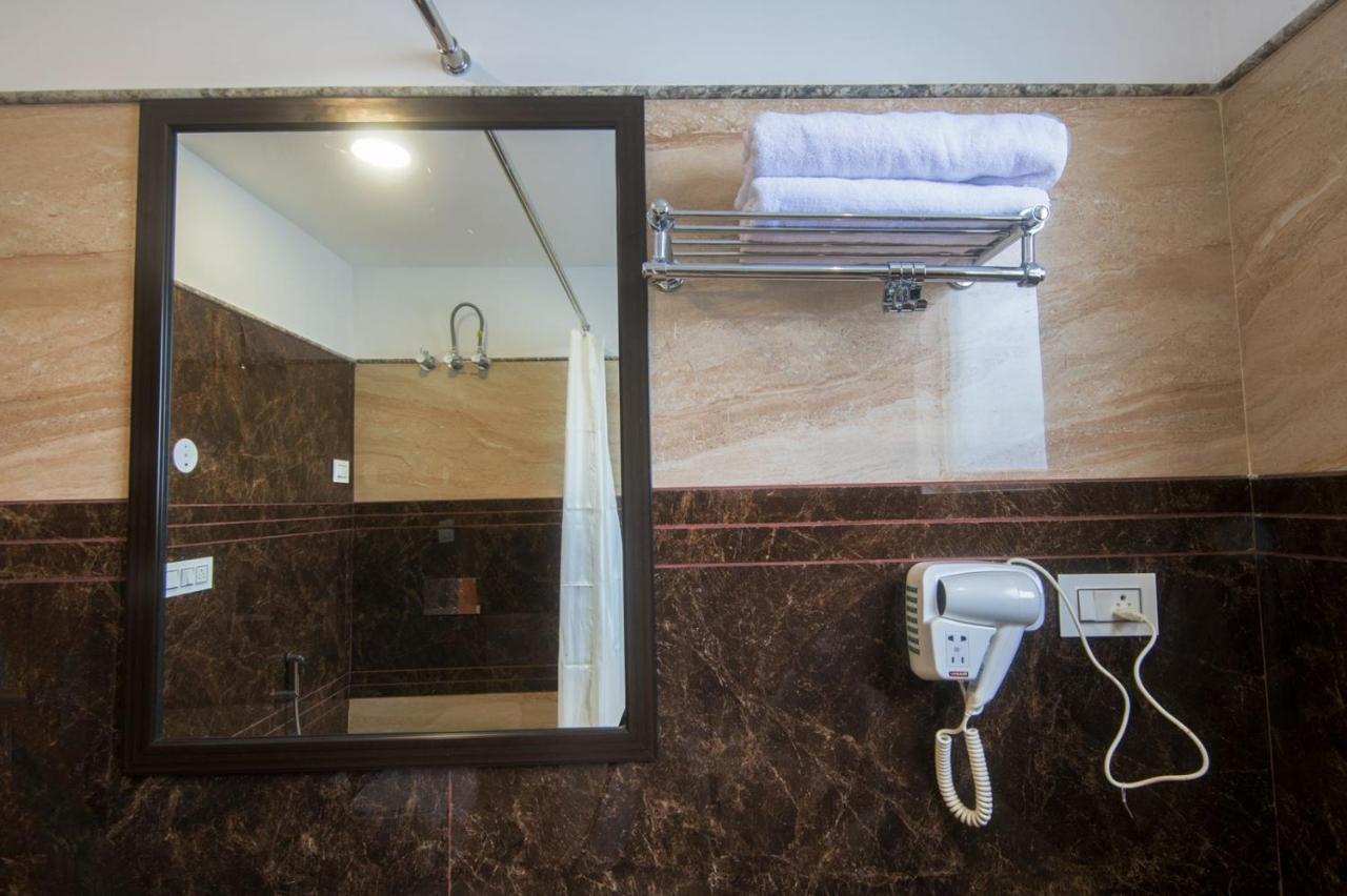 Shivaay Morex- A Vegetarian Hotel Дармсала Екстер'єр фото
