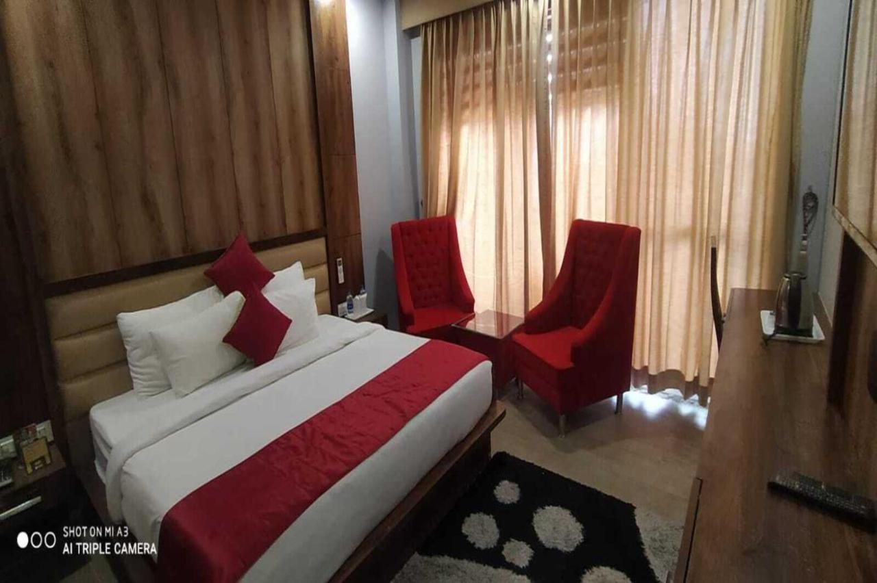 Shivaay Morex- A Vegetarian Hotel Дармсала Екстер'єр фото
